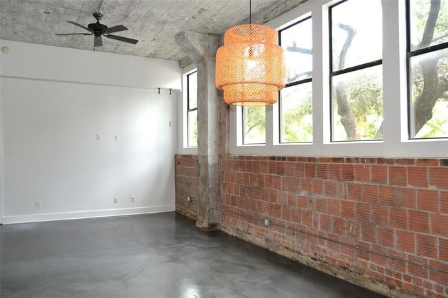 Building Photo - 2323 Polk St