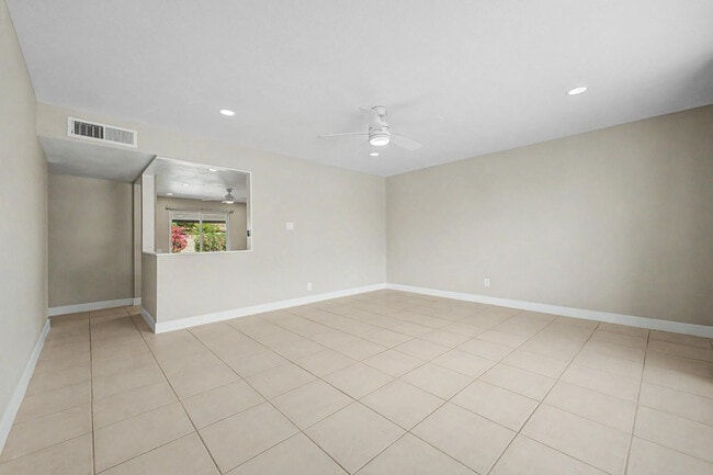 Building Photo - 8730 E Rancho Vista Dr