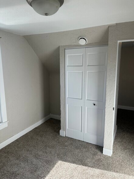 Building Photo - 307 N Mary St