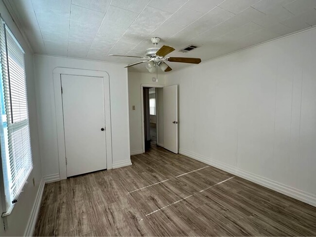 Building Photo - 648 Ave H