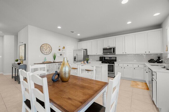Building Photo - 1825 Harvest Knoll Ln