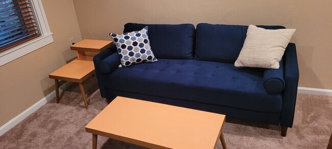 Building Photo - 365 Ponderosa Dr