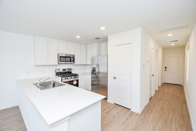 Building Photo - 21430 Carosella Dr