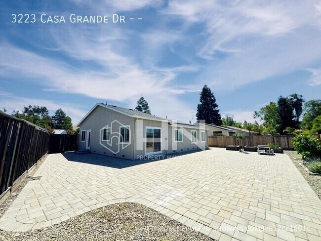 Building Photo - 3223 Casa Grande Dr
