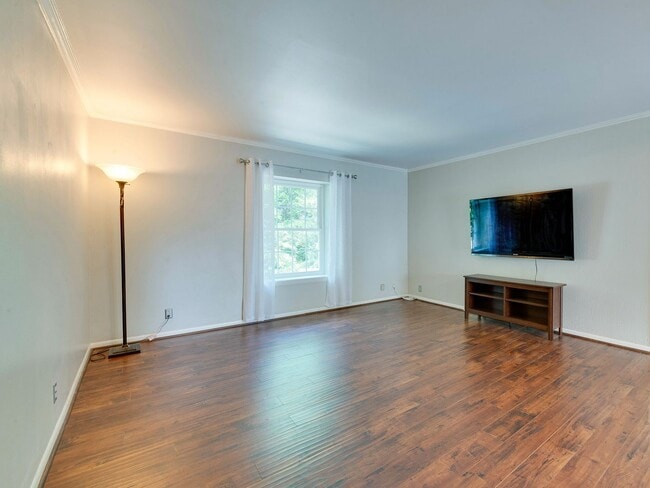 Building Photo - Check out this amazingly located 3 bed/2 b...
