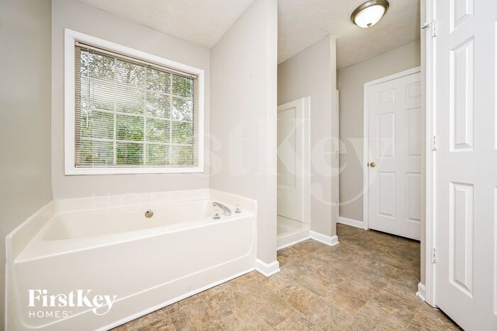 Building Photo - 2143 Silva Dr