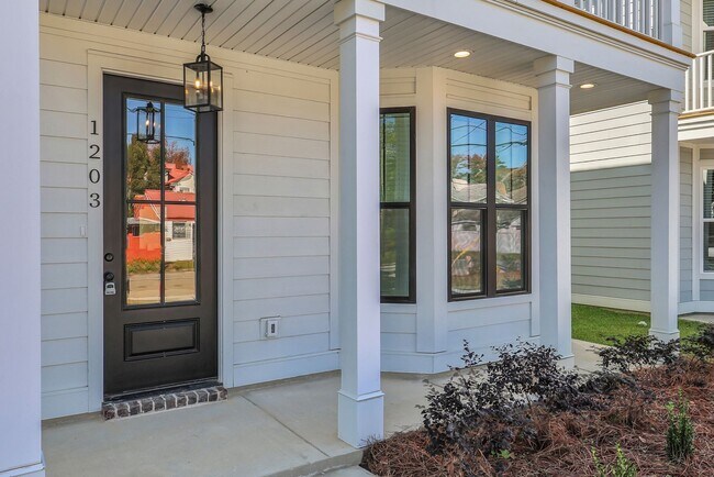 Building Photo - New Construction 3 bed 2.5 bath