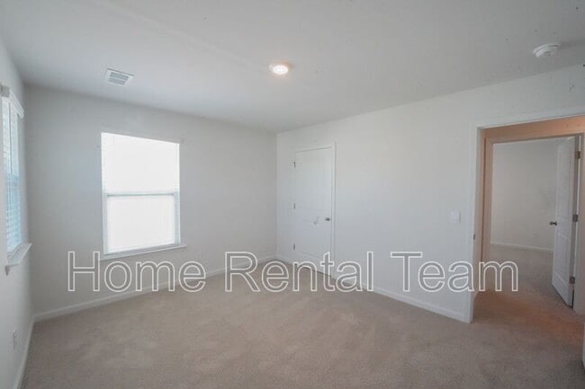 Building Photo - 108 Windrush Pnes