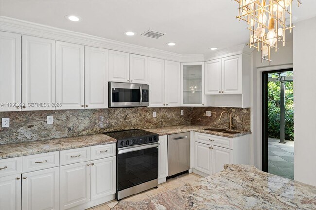 Building Photo - 415 Aledo Ave