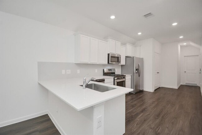 Building Photo - 15859 Kinlough Dr