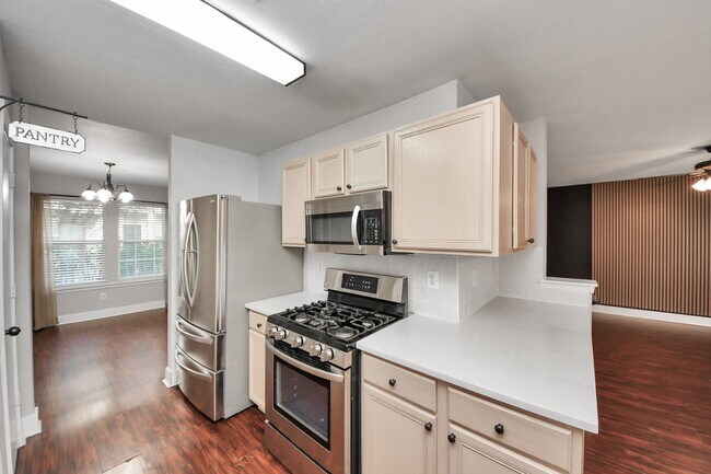 Building Photo - 1536 Kew Garden Dr