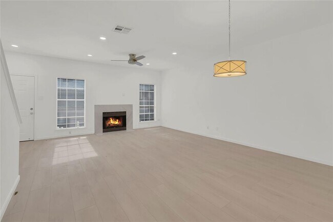 Building Photo - 4001 Tanglewilde St