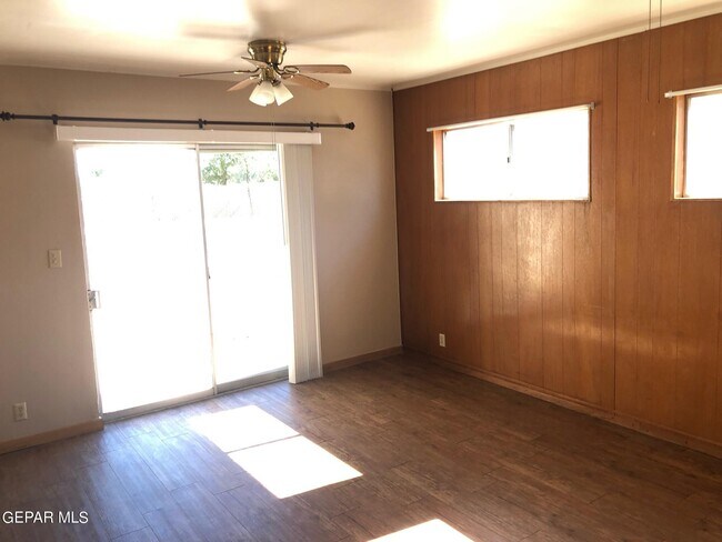 Building Photo - 10073 Kirwood St