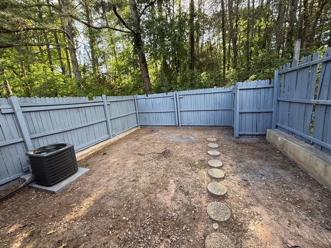 Building Photo - 6992 Flagstone Dr
