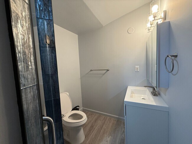 Building Photo - Ewa Beach- 8 bedrooms/4 baths/Carport/Spac...