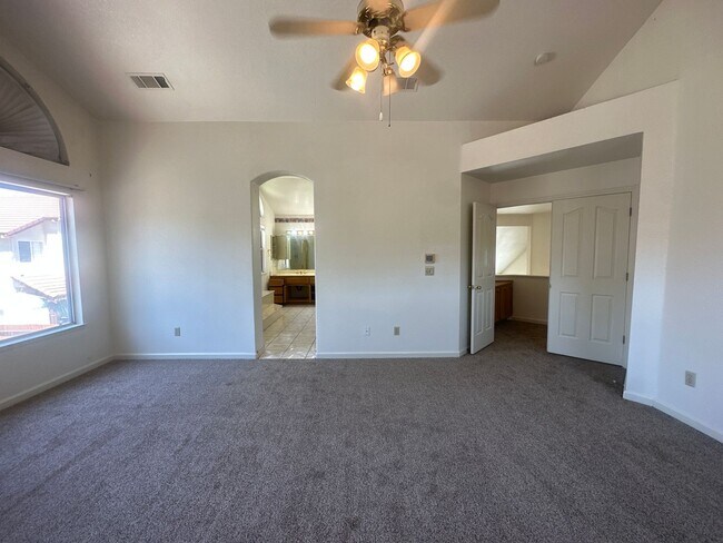 Building Photo - 325 Melbourne Dr