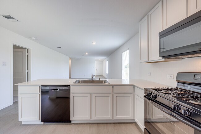 Building Photo - 1301 Salton Ln