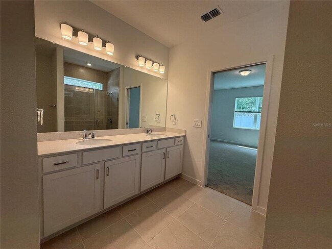 Building Photo - 3915 Big Sky Dr