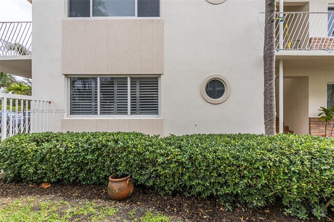 Building Photo - 1110 Venetian Way