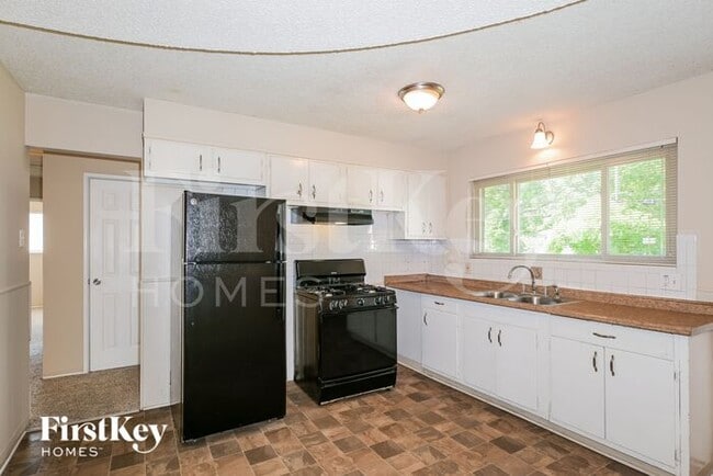 Building Photo - 580 Moule Dr