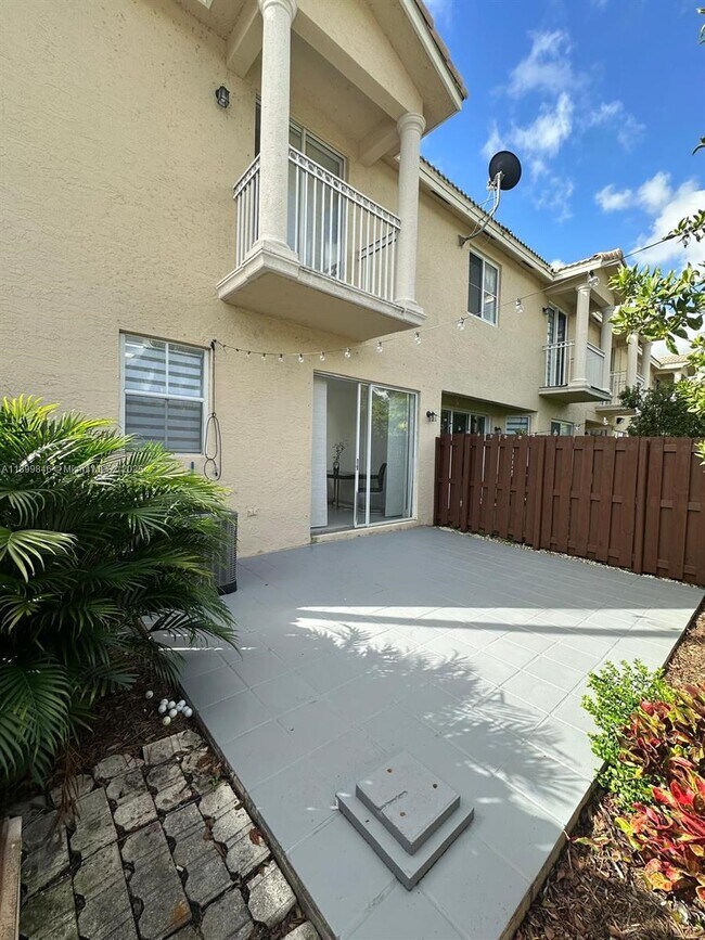 Building Photo - 10101 NW 32nd Terrace