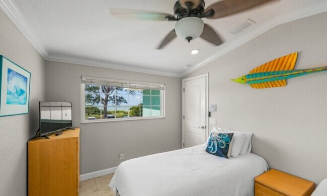 Building Photo - 100 7th St S