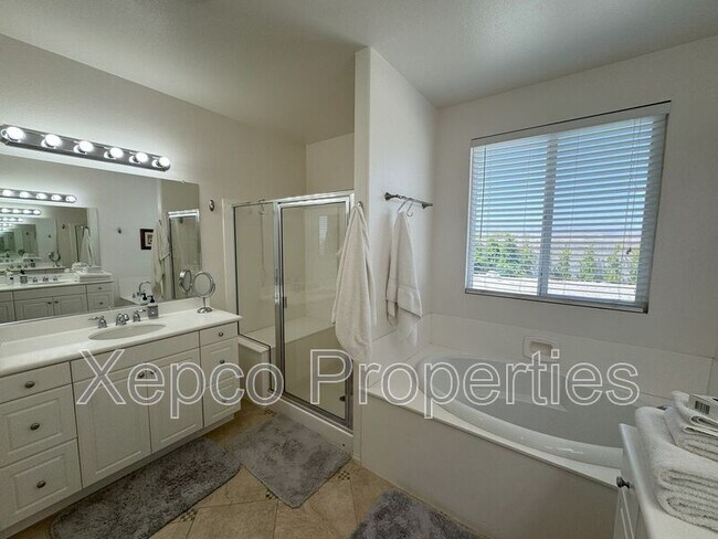 Building Photo - 1290 Esperanza Trail