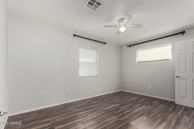 Building Photo - 2314 W Weldon Ave