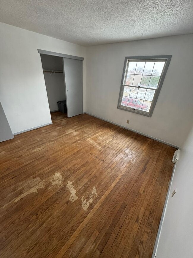 Building Photo - 32-46 Manor Drive - 44