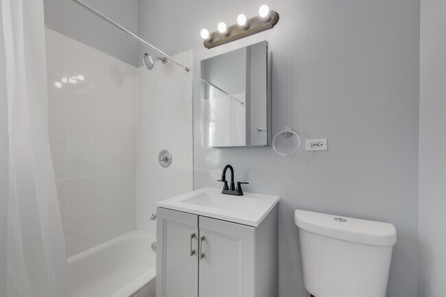 Building Photo - 2511 W Le Moyne St