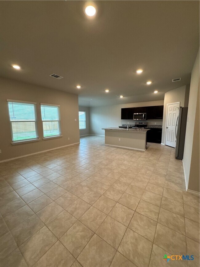 Building Photo - 1504 Rolling Thunder Dr