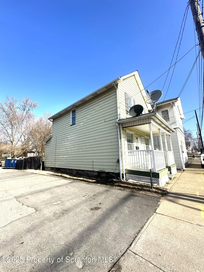 Building Photo - 539 Hazle St