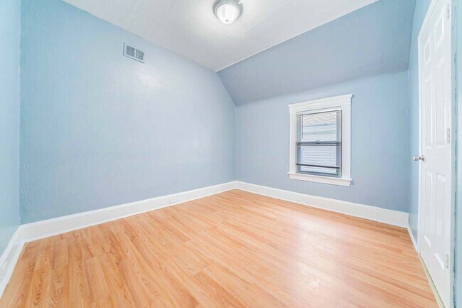 Building Photo - 4310 Daisy Ave