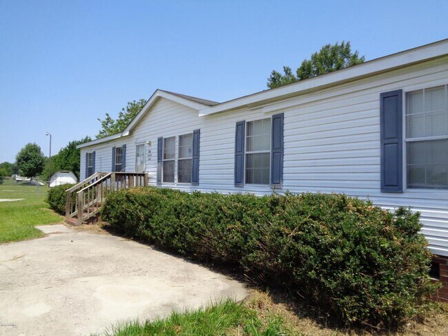 Primary Photo - 104 Nandina Pl