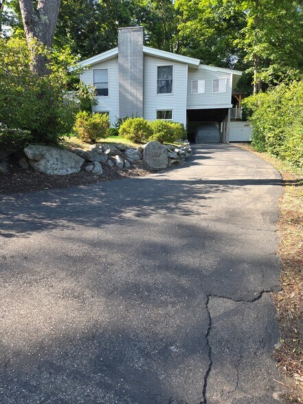 Building Photo - 11 Hoitt Dr
