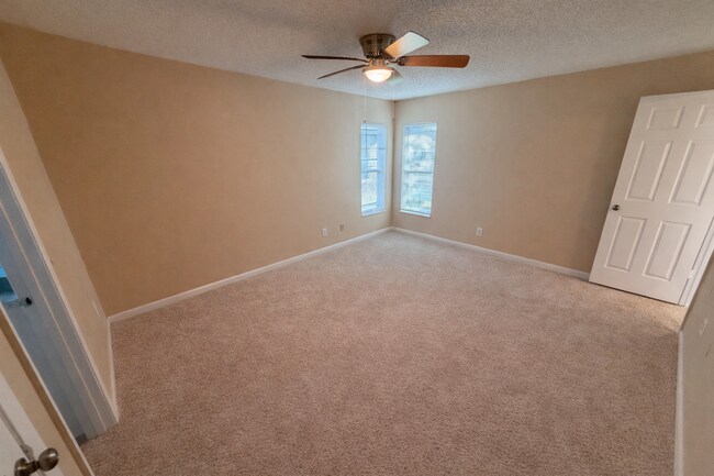 Building Photo - 10489 113th St N