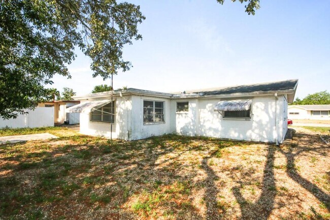 Building Photo - 10824 Queens Rd