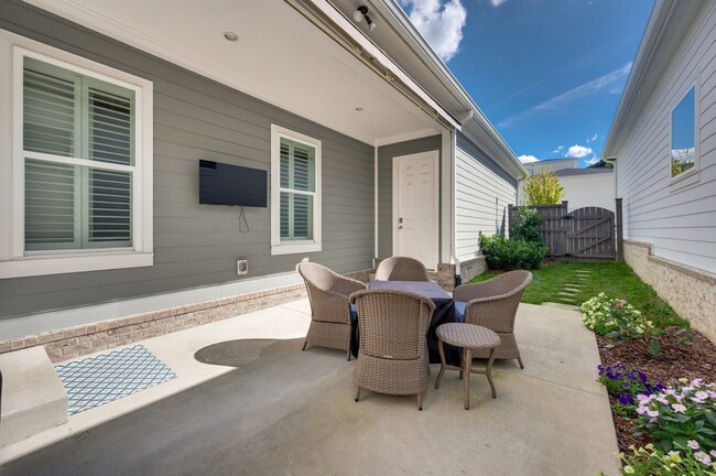 Building Photo - 1043 Calico St