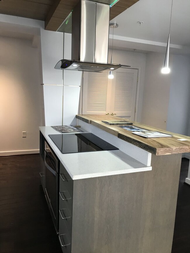 Building Photo - Modern 2 Bedroom in Adams Morgan!