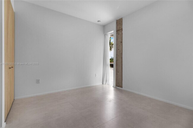 Building Photo - 4432 W Flagler St