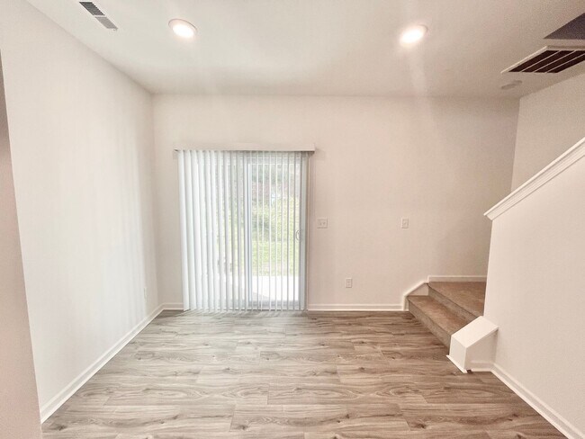 Building Photo - 2 br 2.5 ba townhome, close to I-85, dining and shopping -AVAILABLE January 31st