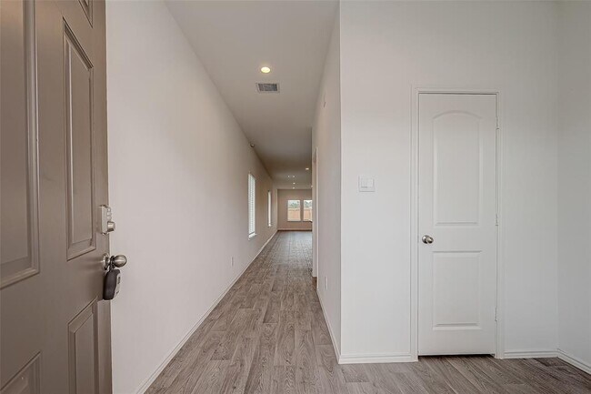 Building Photo - 24330 Elmwood Falls Dr