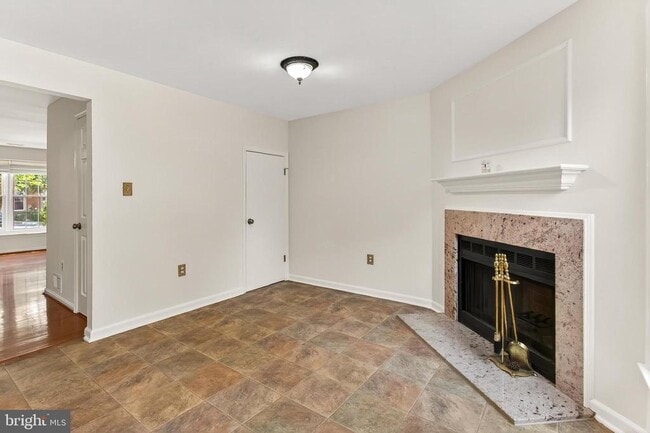 Building Photo - 7462 Towchester Ct