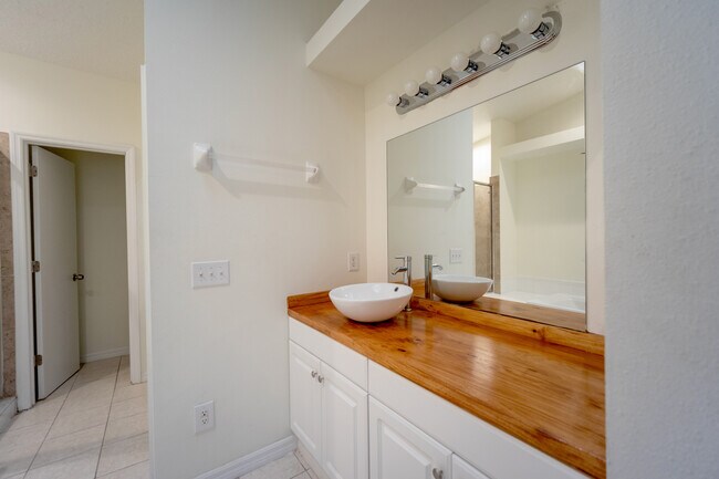 Building Photo - ICW-821 Orchid Dr.