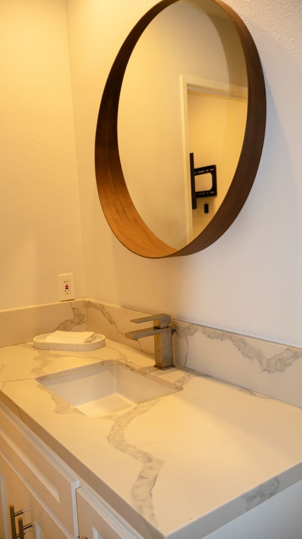 Building Photo - Gorgeous 3 bedrooms 2.5 baths townhome in ...