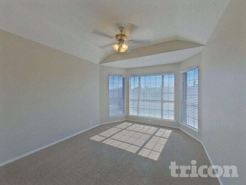 Building Photo - 3276 Raleigh Dr