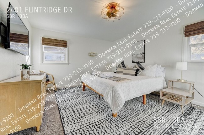 Building Photo - 2401 Flintridge Dr