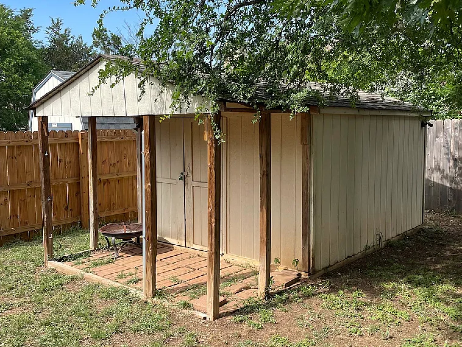 Building Photo - 1904 Hollow Ridge Dr