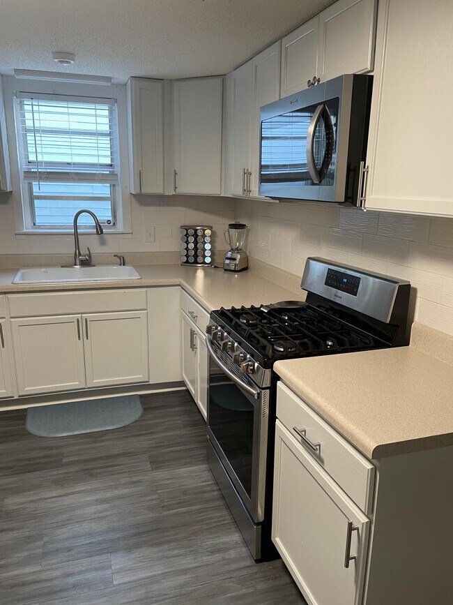 Building Photo - 411 N D St