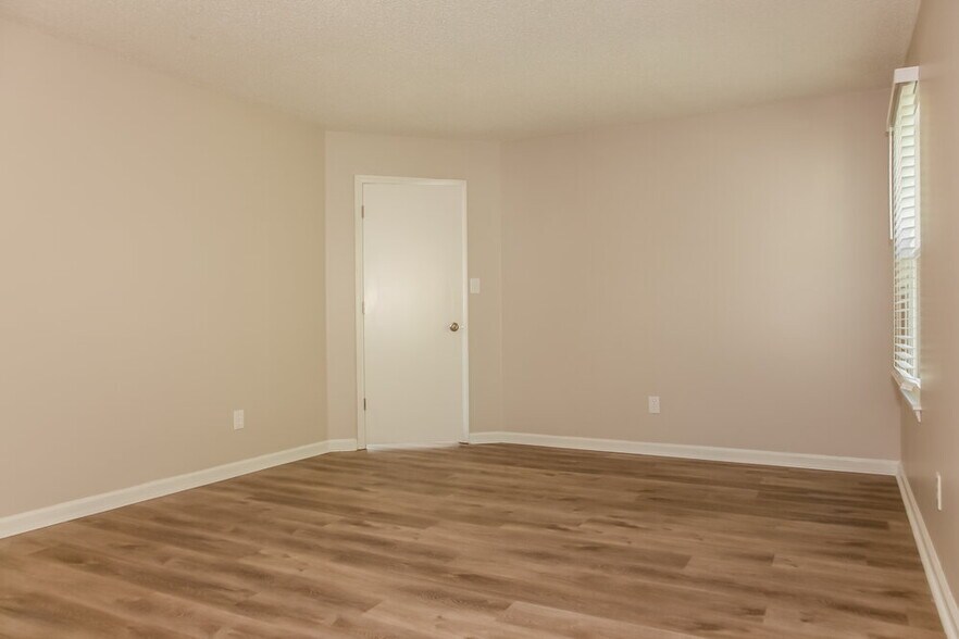 Building Photo - 12106 Kempshott Ct